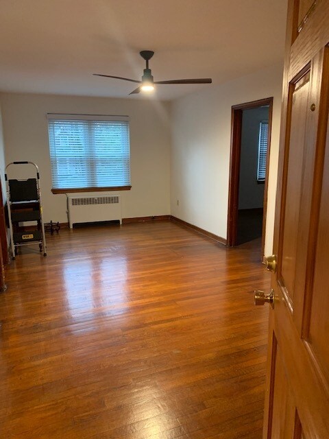 Livingroom looking south - 518 Long St