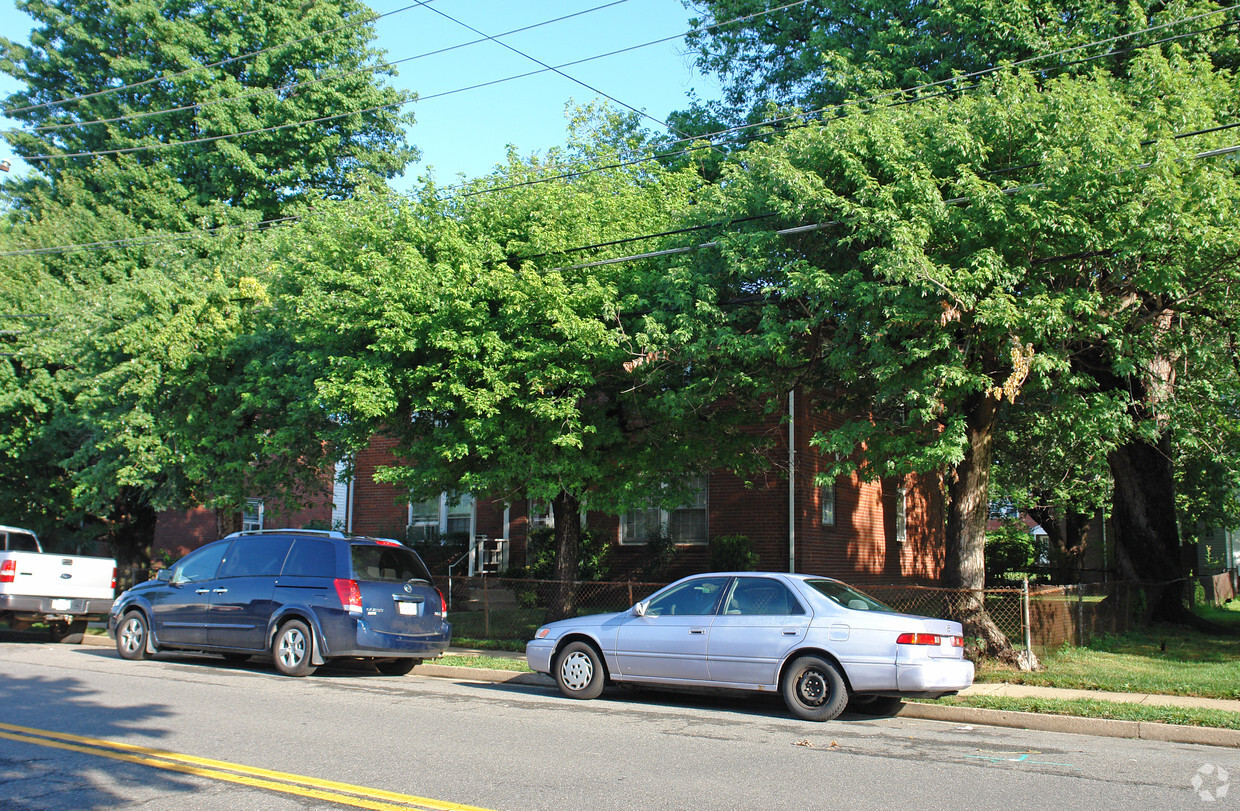 Building Photo - 306 S Maple Ave
