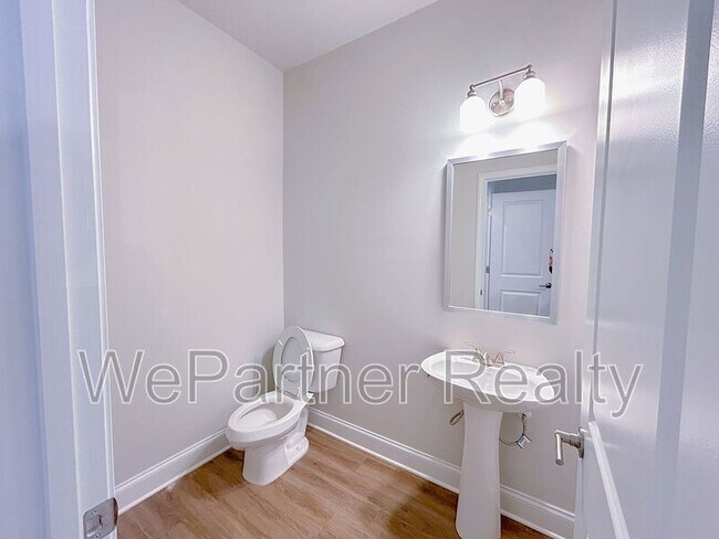 Building Photo - 2586 Mls Cmn Dr
