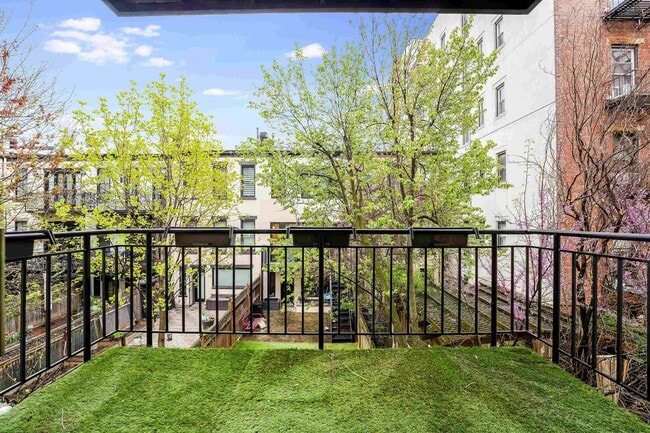 Building Photo - 1115 Willow Ave