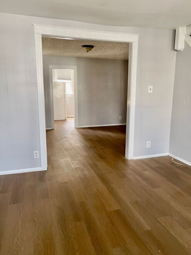 Building Photo - Lovely 3-bedroom townhome near 69th St.