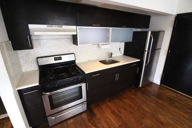 Foto del edificio - 328B Irving Ave