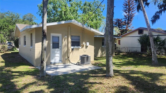 Building Photo - 565 3rd Ave