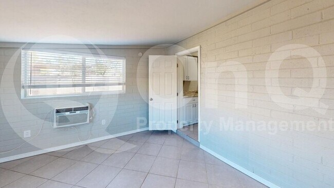 Foto del edificio - 2404 E Cameron Vista