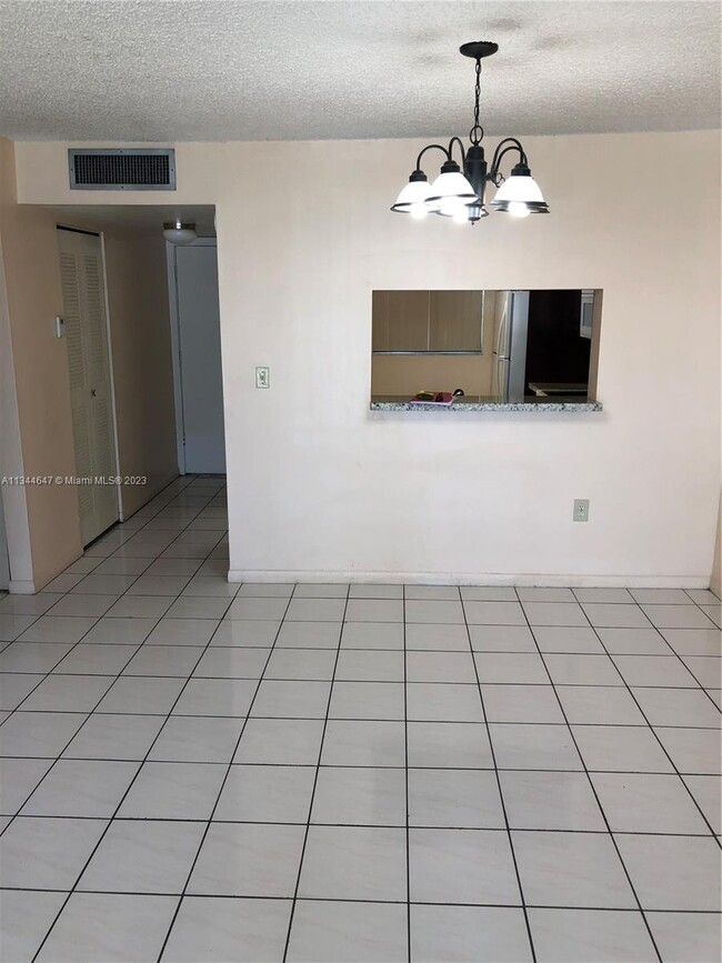 Building Photo - 10425 SW 112th Ave