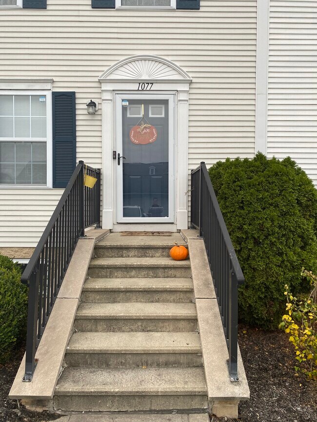 Foto del edificio - 1077 Shady Lake Dr