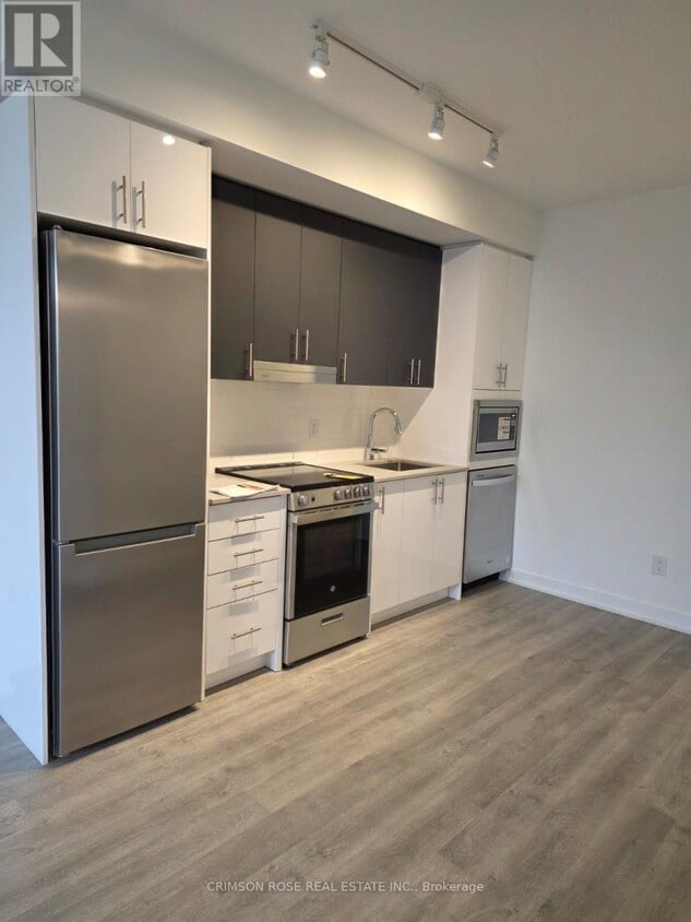 Primary Photo - 5105 Hurontario St