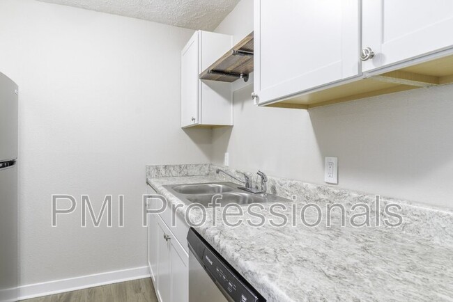 Building Photo - 127 Kingsridge Dr