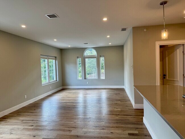 Foto del edificio - 3 Burke Ln