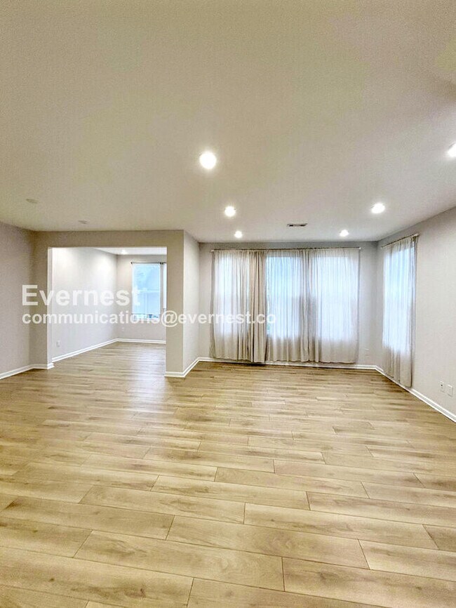 Foto del edificio - 830 S Greenway Dr