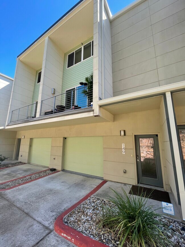 Foto del edificio - 604 N Bluff Dr