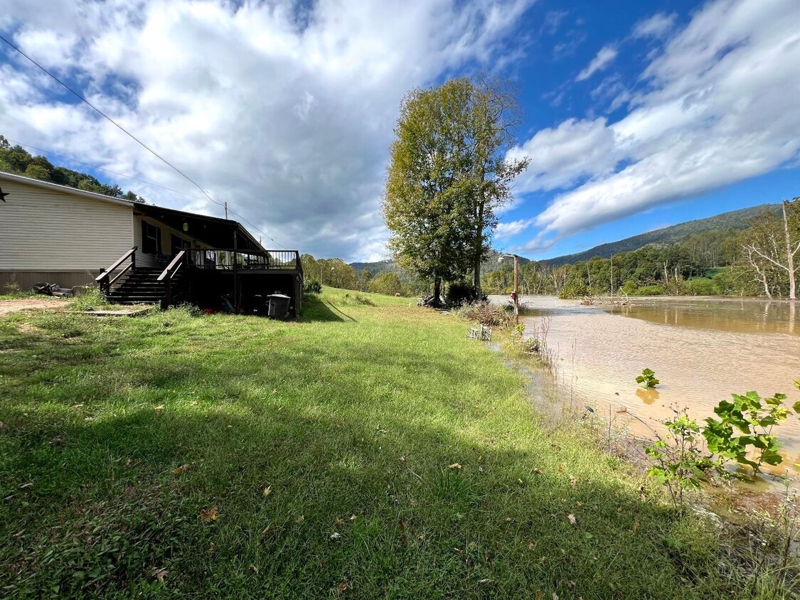 Primary Photo - 3-Bedroom Home on the Water!