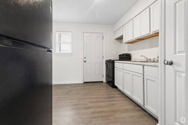 2BR, 1BA - 850SF - Kitchen, Dining Room - The Courtyard Apartments