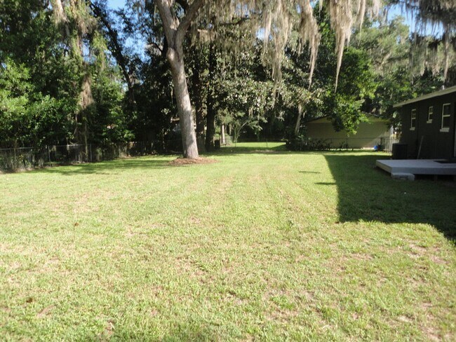 Building Photo - Nice 4 bedroom/2 Bathroom home