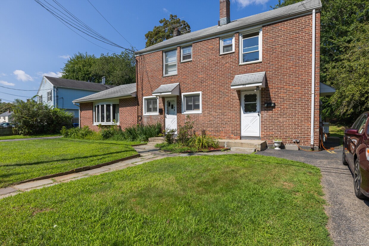 92 Priscilla St Unit left side, Bridgeport, CT 06610 Room for Rent in