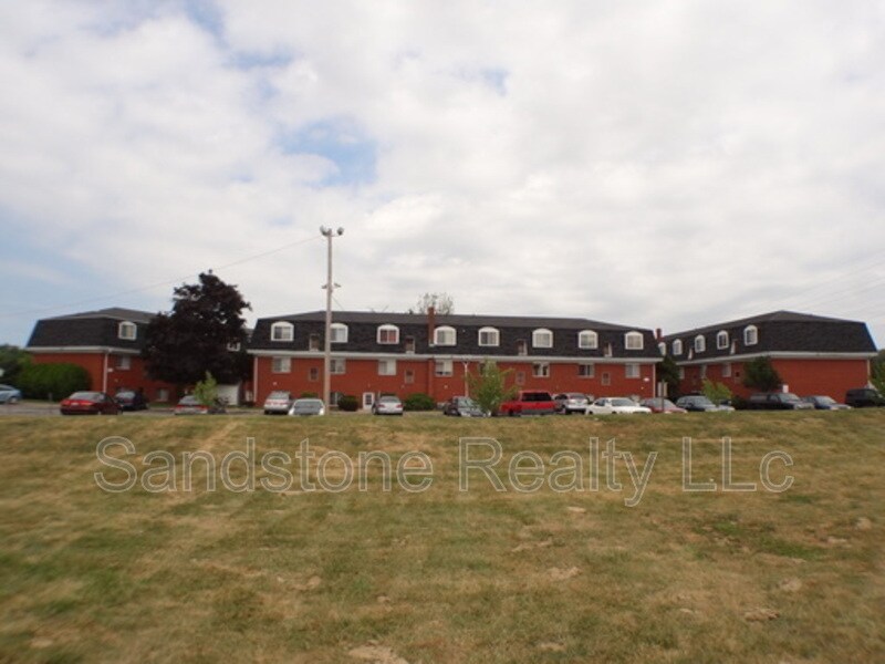 2102 Tower Blvd Unit 202, Lorain, OH 44053 Condo for Rent in Lorain