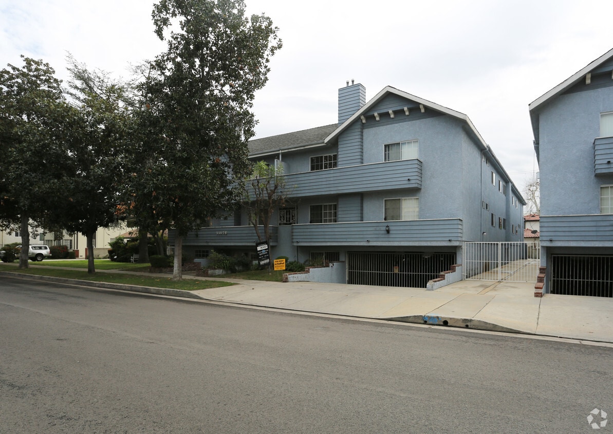 Primary Photo - 11176 Huston St