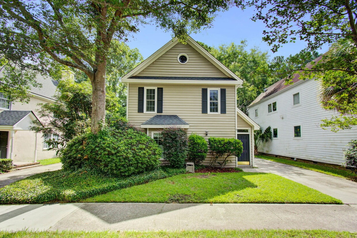 Photo - 978 Governors Road, Mount Pleasant, SC 29464 - 3 BR 2.5 BA single-family home