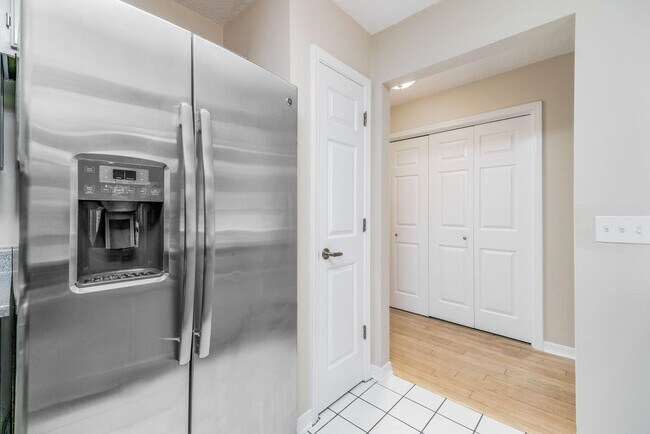 Building Photo - 2303 Shoal Creek Dr