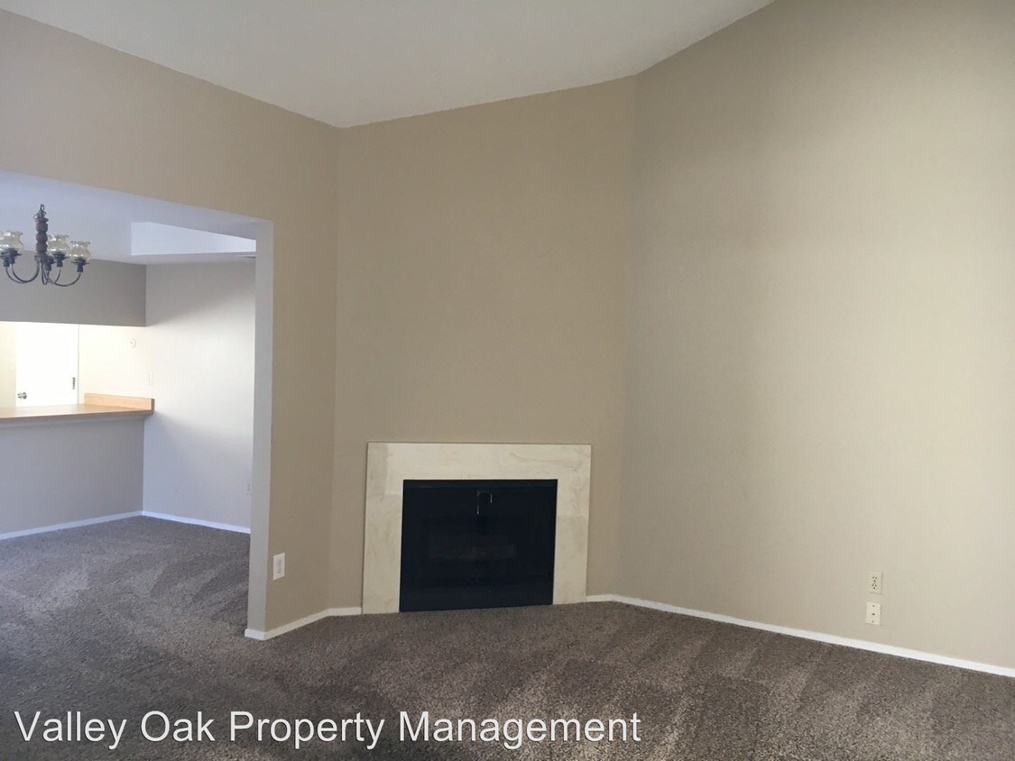 Foto principal - 2 br, 2 bath House - 947 Claremont Ct