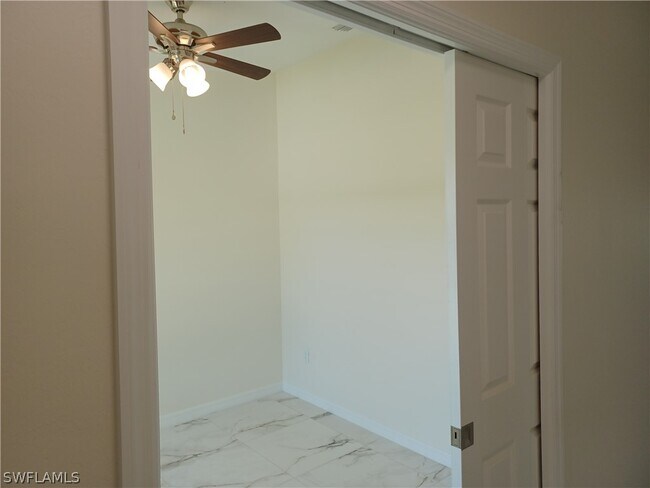 Building Photo - 3302 SW 15th Ave