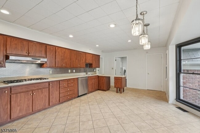 Building Photo - 18 Dorison Dr