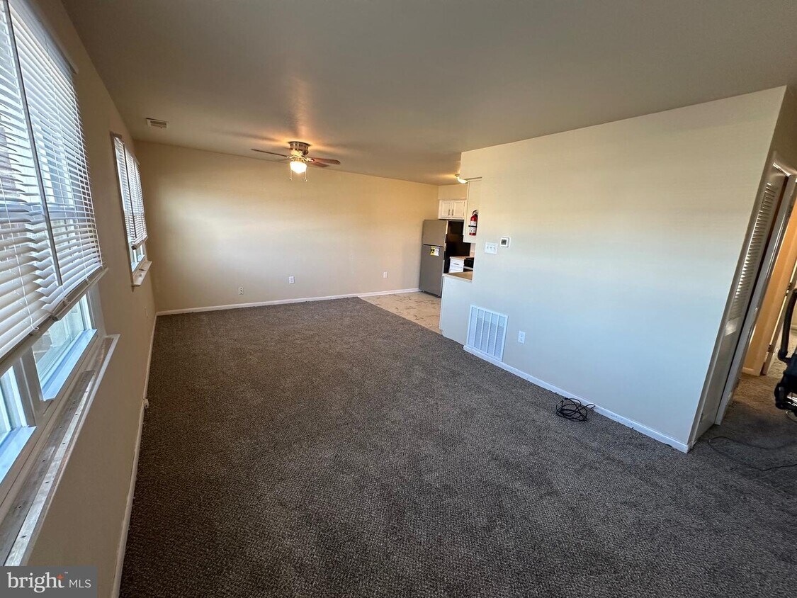 Primary Photo - 8251 Crispin St