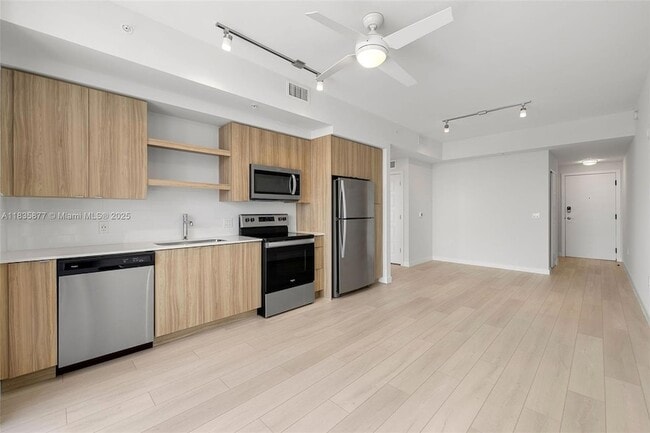 Building Photo - 555 NE 8th St