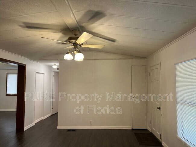 Foto del edificio - 600 NE 63rd Ct