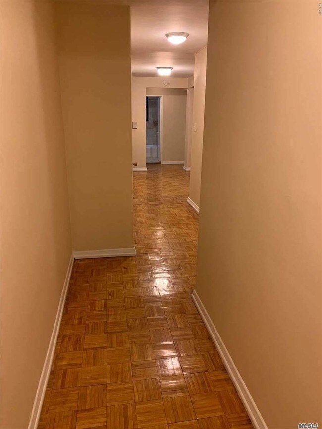 Foto del edificio - 86-10 Grand Ave