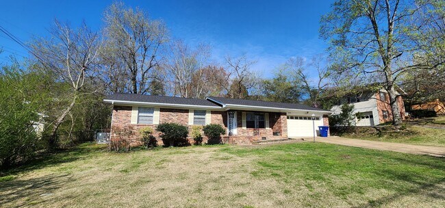 Foto del edificio - Adorable single level home with fenced in ...