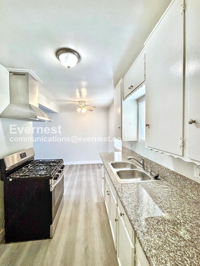 Foto del edificio - 1434 Plaza del Amo