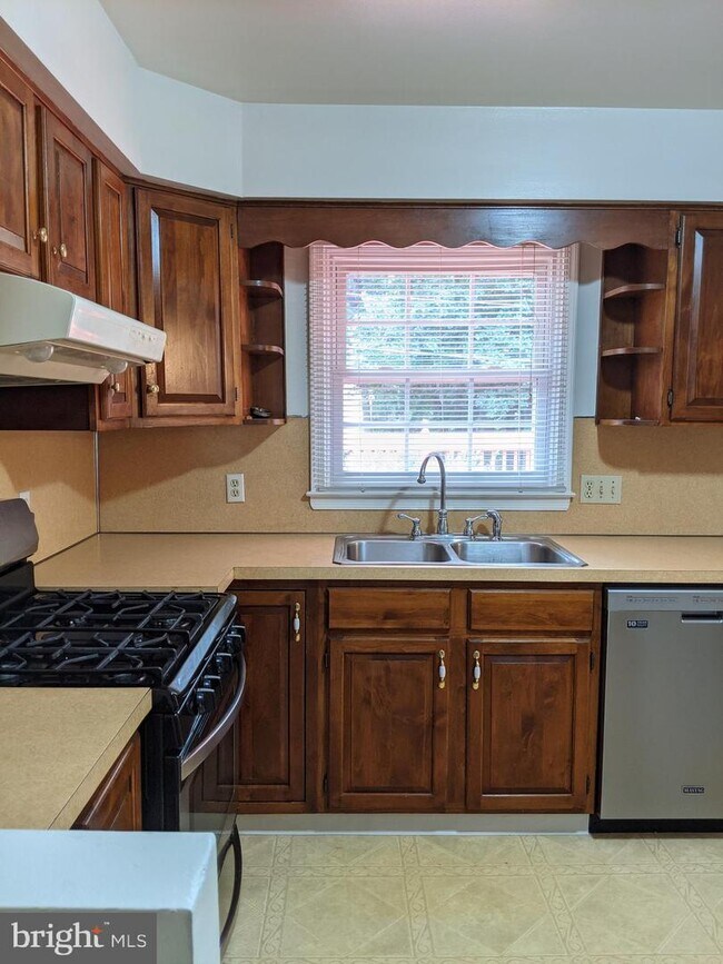 Building Photo - 6 Candate Ct