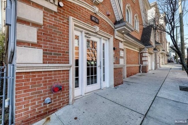 Building Photo - 301-303-303 68th St