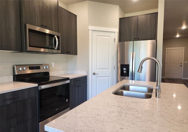 Building Photo - Very New Single Story Rambler 3 Bed, 2 Bat...