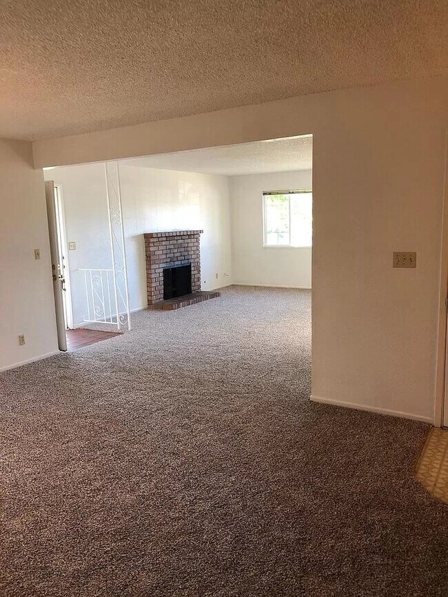 Foto del edificio - Beautiful 2 Bed 2 Bath Duplex in Rocklin, CA