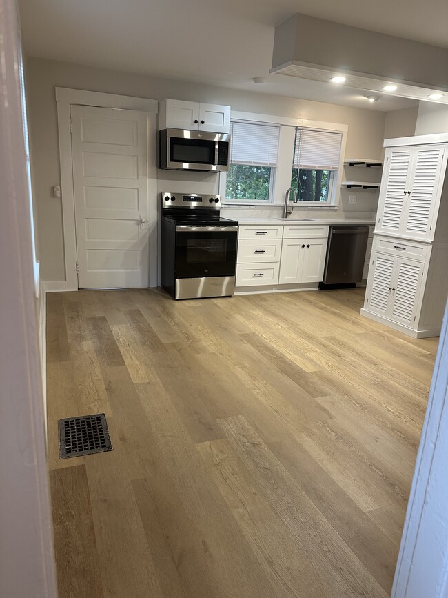 Eat in Kitchen - new appliances - 145 Stark St