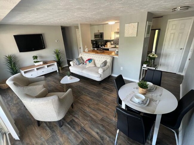 Foto del edificio - 8402 Muldoon Ct