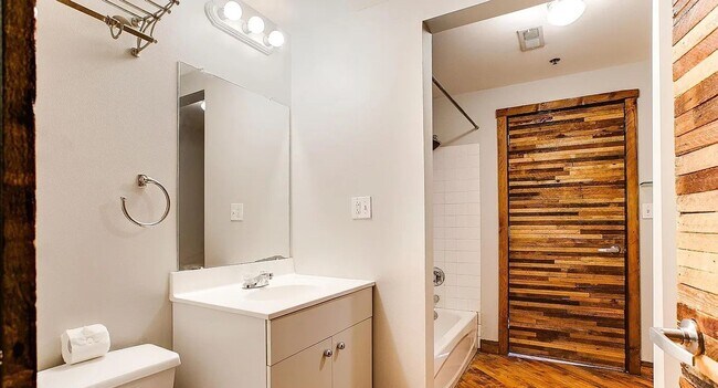 Foto del edificio - Luxurious 1-Bedroom Apartment with Parking...