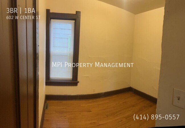 Building Photo - 602 W. Center - 3 Bedroom Lower