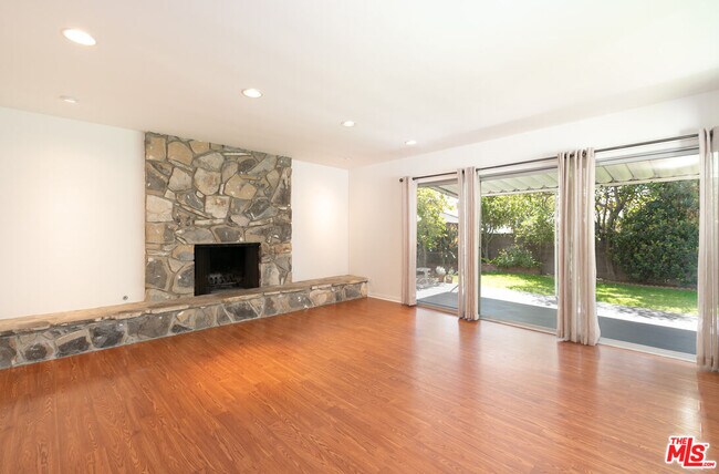 Foto del edificio - 12800 Stanwood Dr