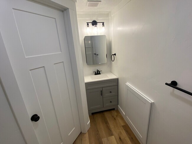 Foto del edificio - 1005 N 900 E