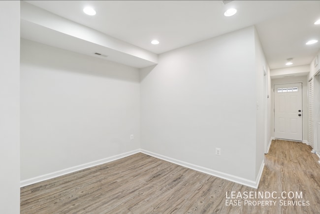 Building Photo - 1223 16th St NE