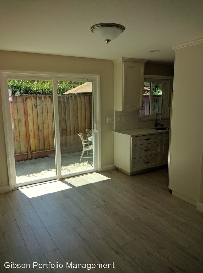 Foto del edificio - 510 Tyrella Ave