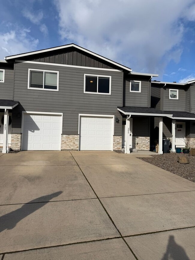 Building Photo - 205 'J' St