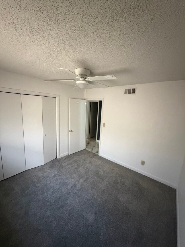 Building Photo - 1605 Common Dr