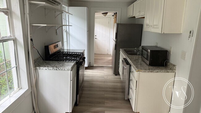 Foto del edificio - 627 W 48th St