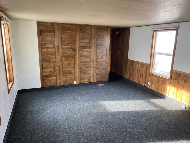 Building Photo - 623 Cedar Ave