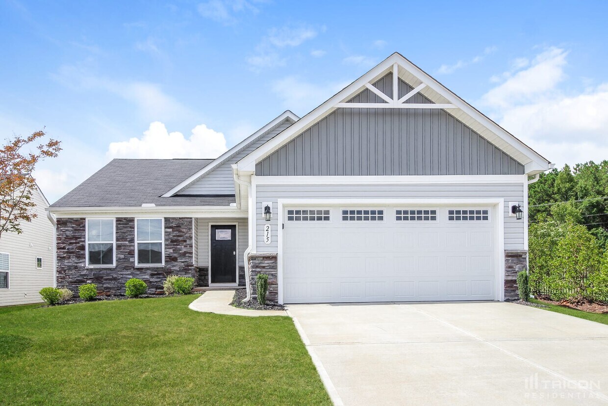 Foto principal - 215 Wellwood Way