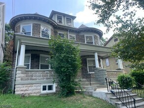 Building Photo - 43 Mapes Ave